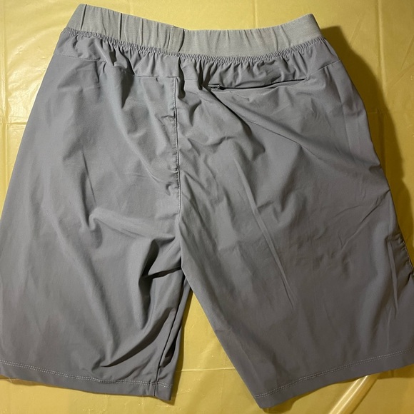 Men’s shorts - Picture 2 of 3